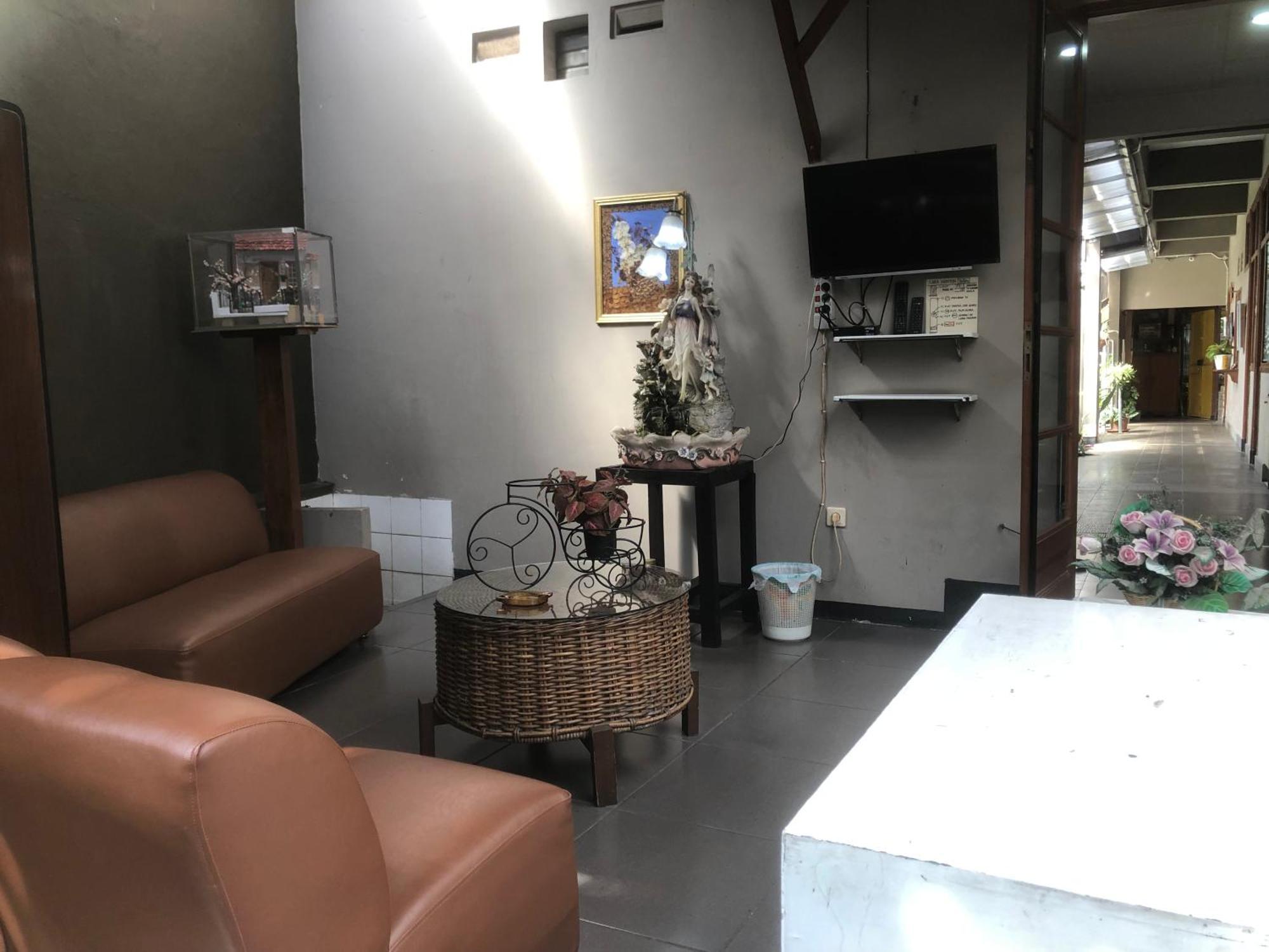 De Riau Guesthouse Bandung Eksteriør billede
