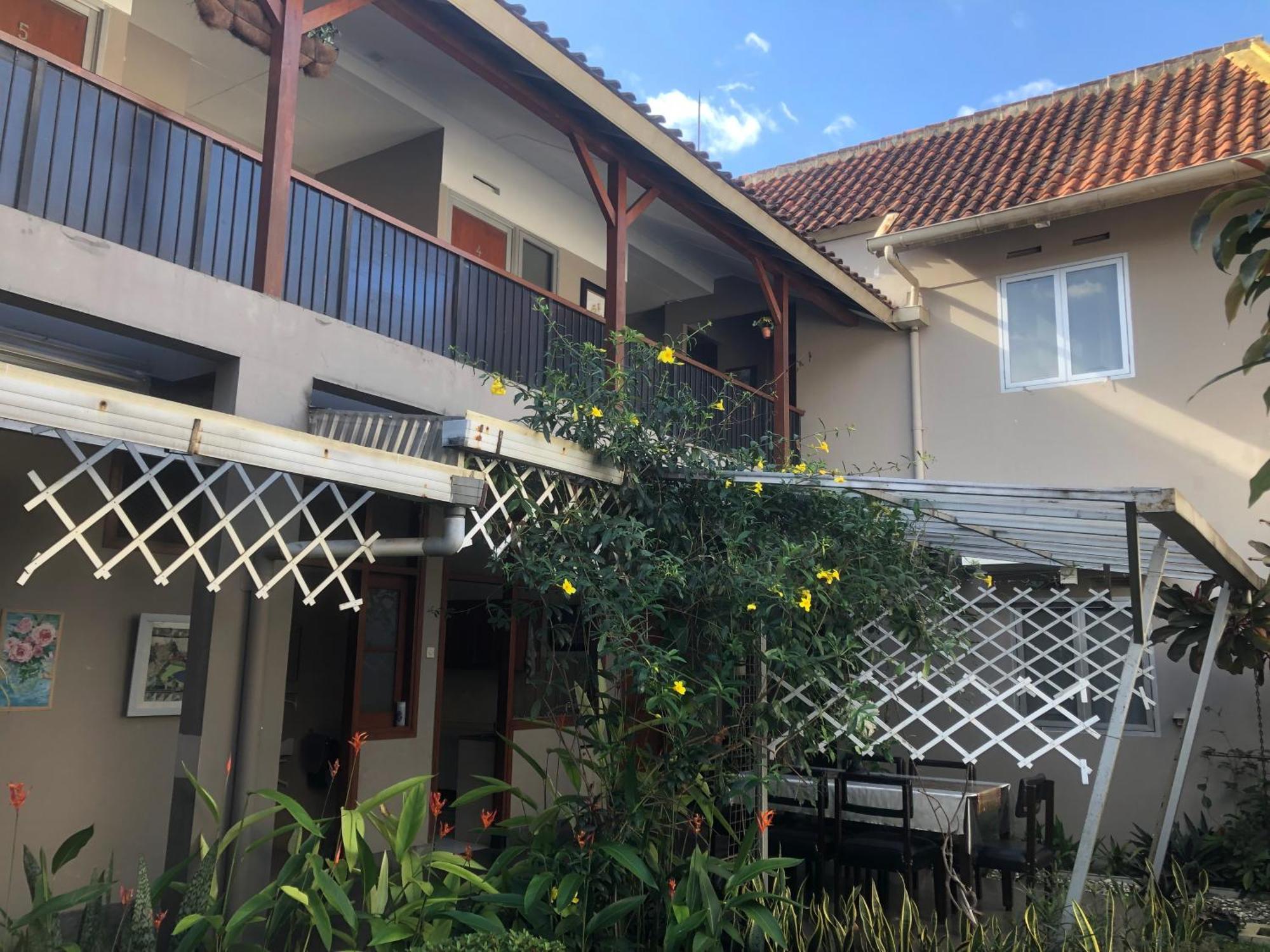 De Riau Guesthouse Bandung Eksteriør billede