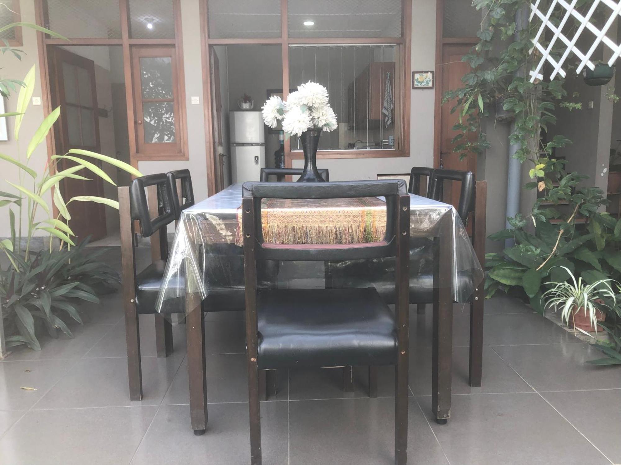 De Riau Guesthouse Bandung Eksteriør billede