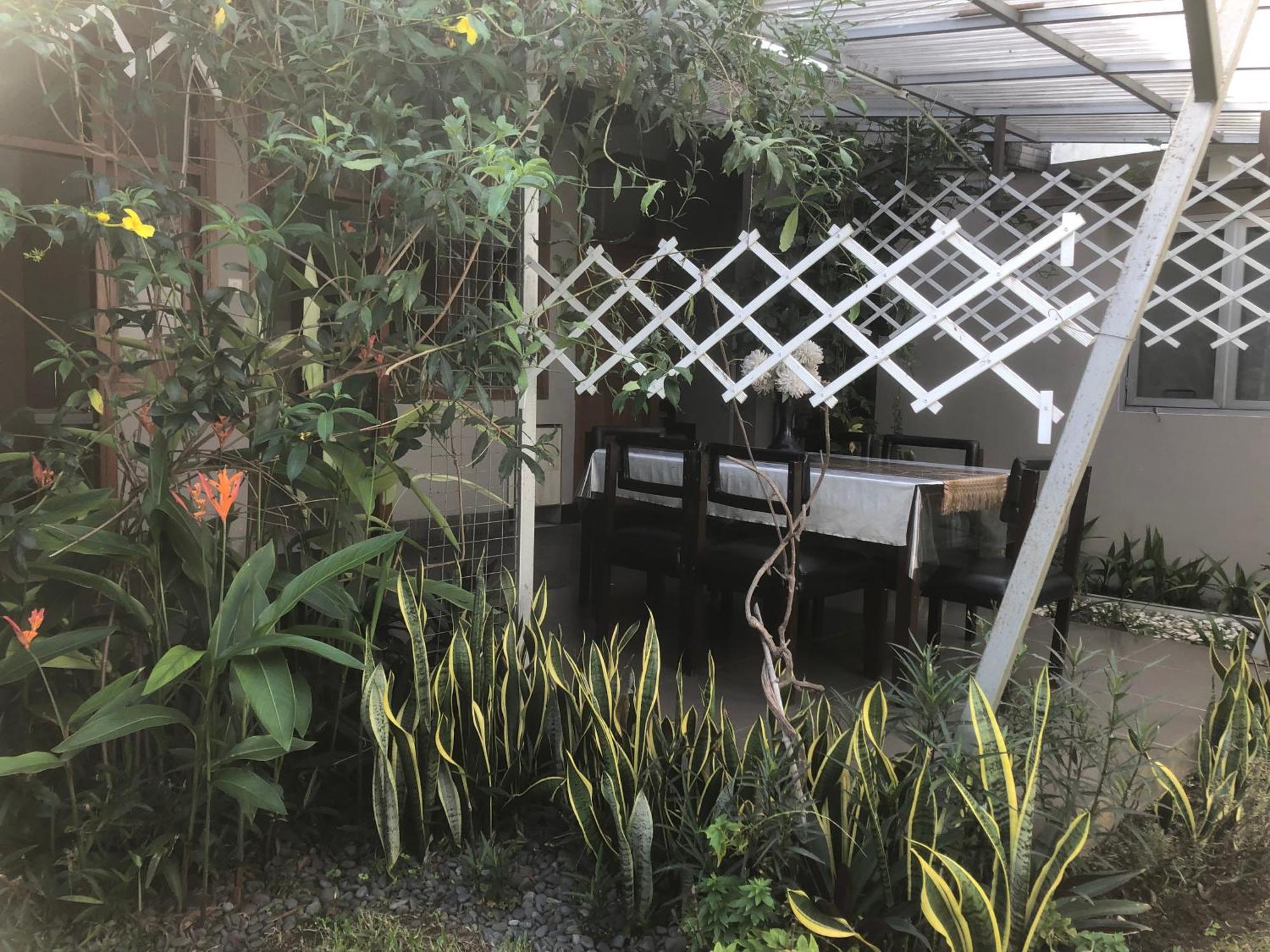De Riau Guesthouse Bandung Eksteriør billede