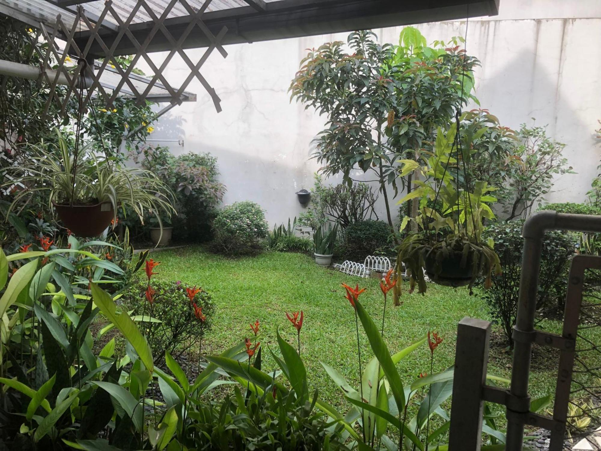 De Riau Guesthouse Bandung Eksteriør billede