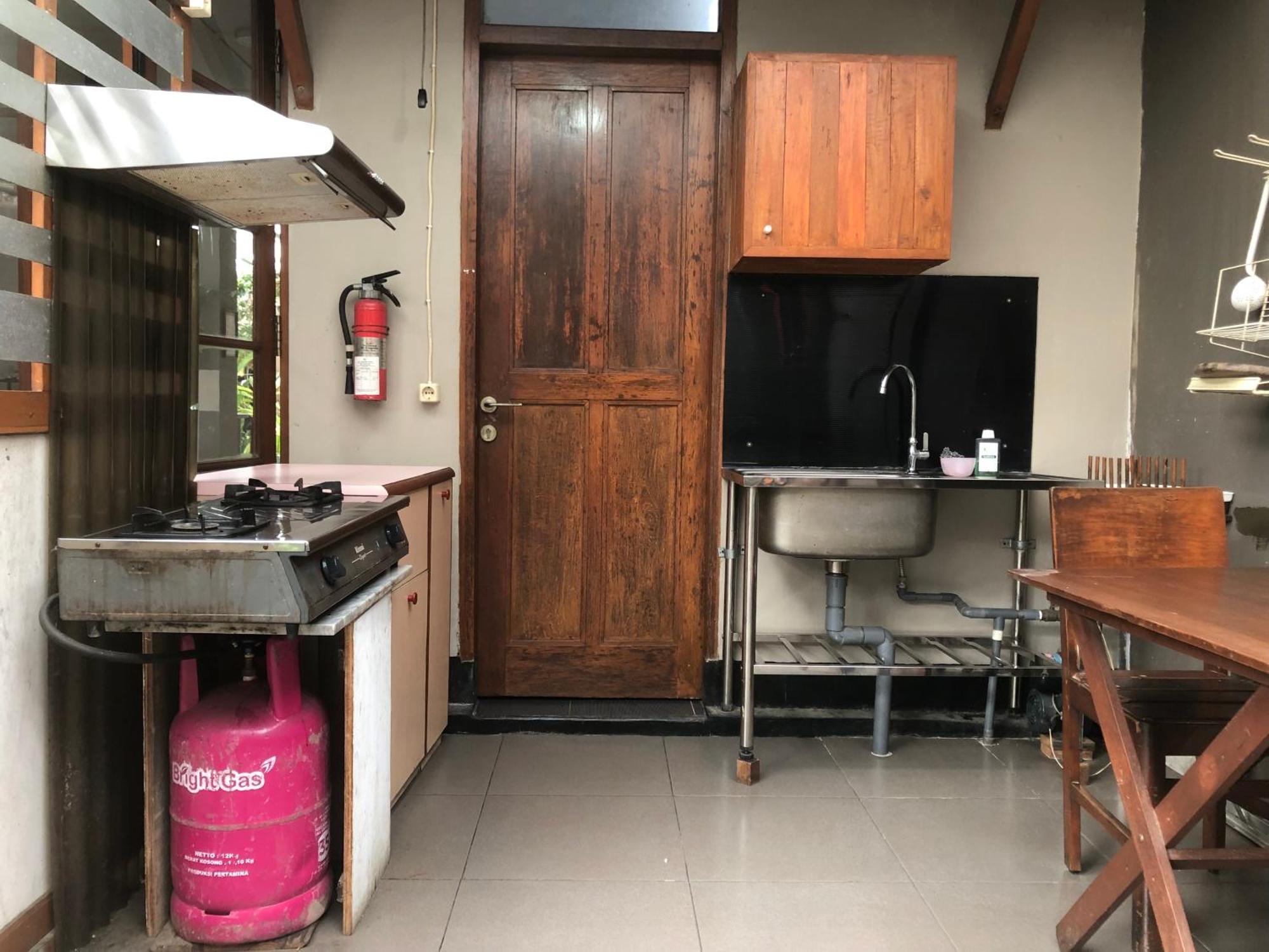 De Riau Guesthouse Bandung Eksteriør billede