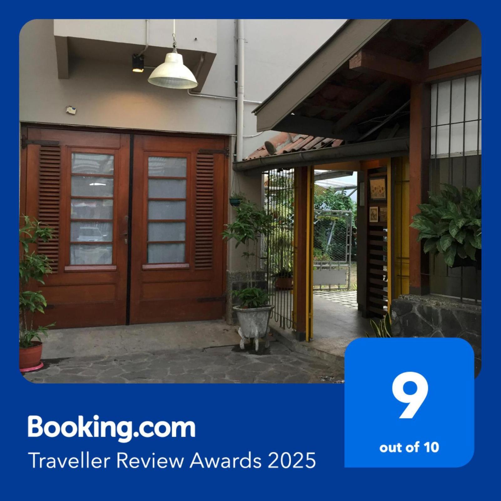 De Riau Guesthouse Bandung Eksteriør billede