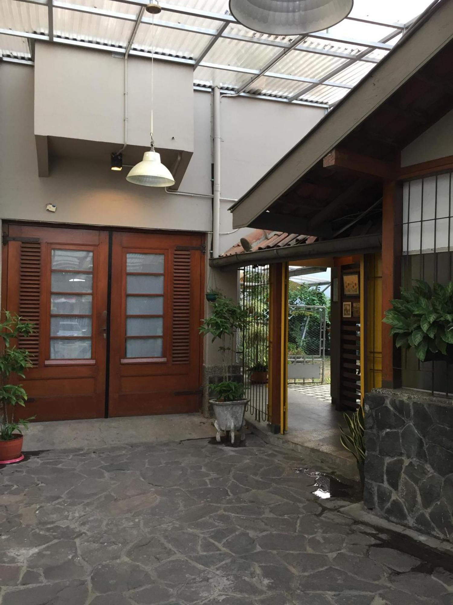 De Riau Guesthouse Bandung Eksteriør billede