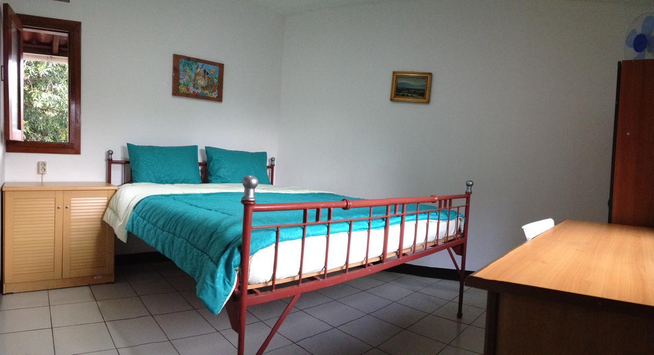 De Riau Guesthouse Bandung Værelse billede