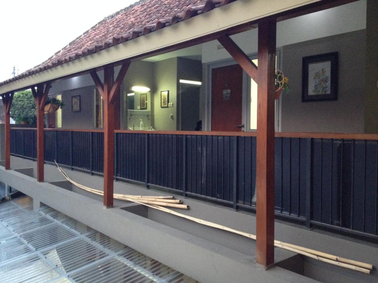 De Riau Guesthouse Bandung Eksteriør billede