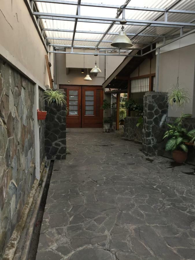 De Riau Guesthouse Bandung Eksteriør billede