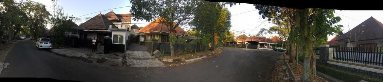 De Riau Guesthouse Bandung Eksteriør billede